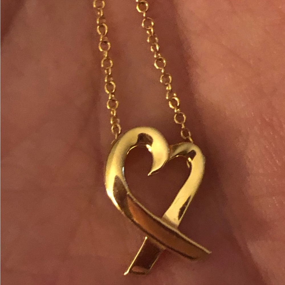 Tiffany & Co loving heart 18k Gold 17 in. necklace